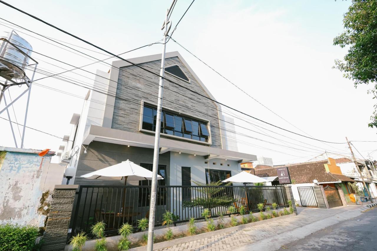 فندق Urbanview B Syariah Lumajang By Reddoorz المظهر الخارجي الصورة